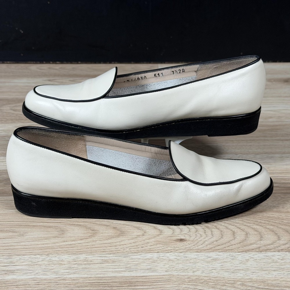 Salvatore Ferragamo Boutique Shoes Womens Size 7.5 Narrow White Leather Loafer